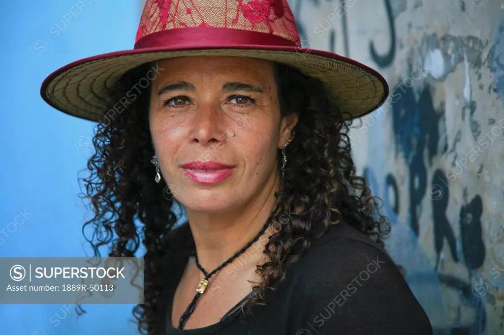woman wearing a hat, caminito district, buenos aires, argentina
