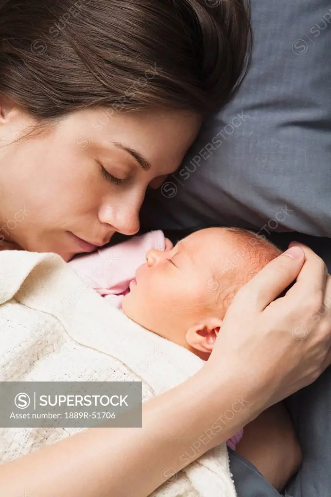 nashville, tennessee, united states of america, a mother sleeping with her newborn