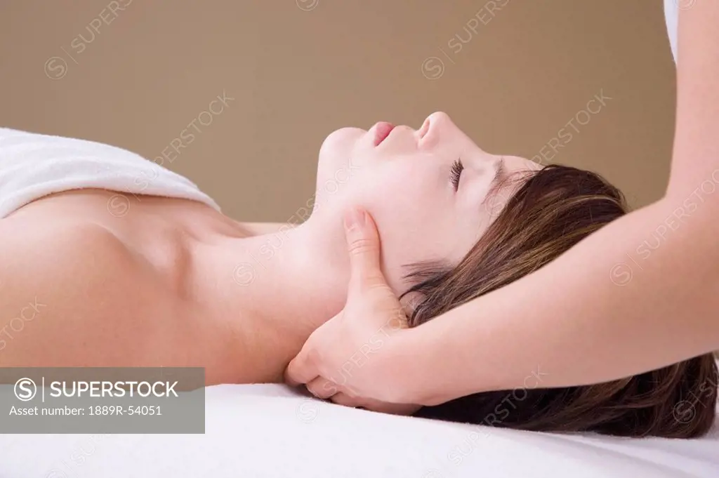 getting a neck massage from a massage therapist