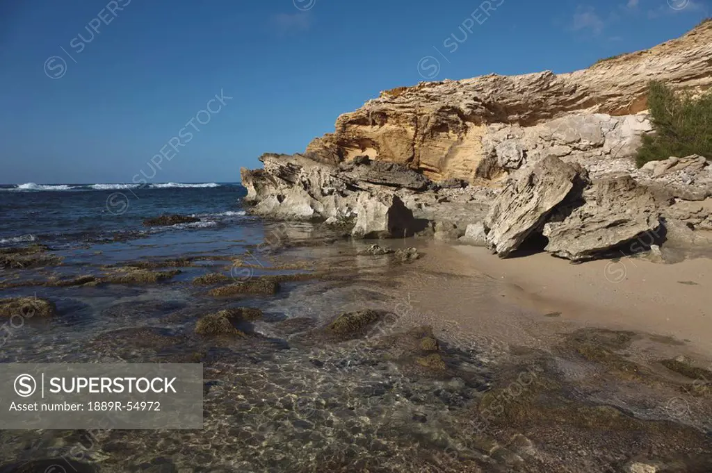 Kauai, Hawaii, United States Of America, Shallow Water On Wave_Washed Flat Reef With Sandstone Sculpted By Ocean Waves At The Makewehi Cliffs On The C...