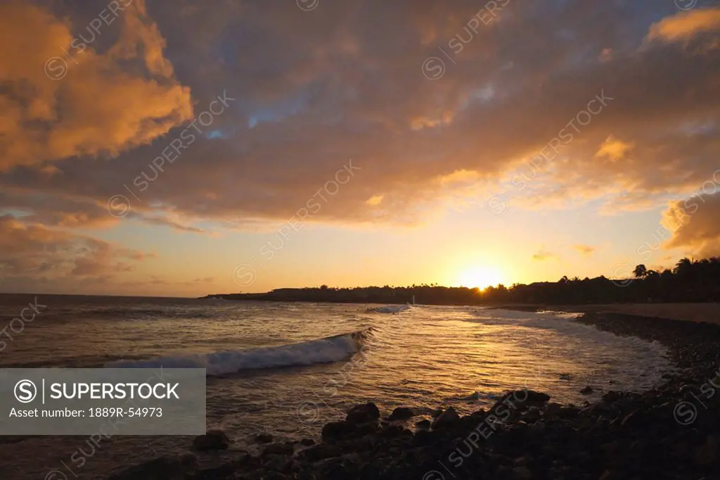 Hawaii, United States Of America, Dramatic Sunset Over Shipwreck Beach And Cove With Incoming Waves