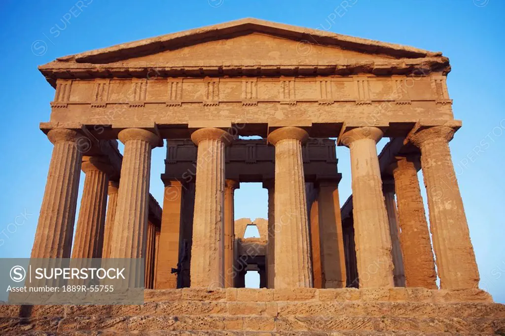 greek temple, agrigento, sicily, italy