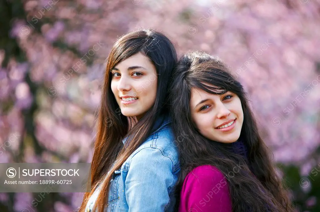 Portland, Oregon, United States Of America, Two Teenage Girls Standing In Portland Park