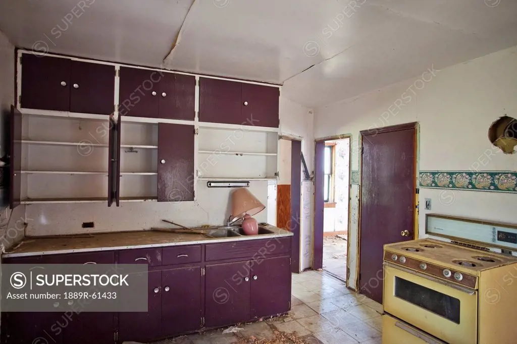 An Old Kitchen In Need Of Renovations