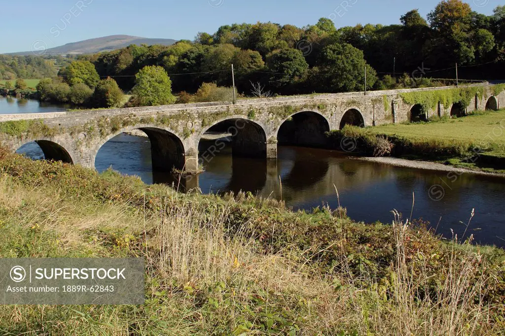 bridge over the river nore near inistioge in the leinster region, county kilkenny, ireland