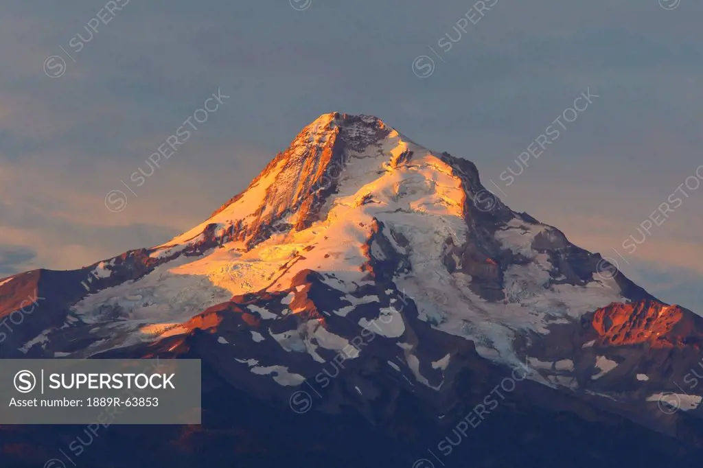 sunrise over mount hood from hood river valley, oregon, united states of america