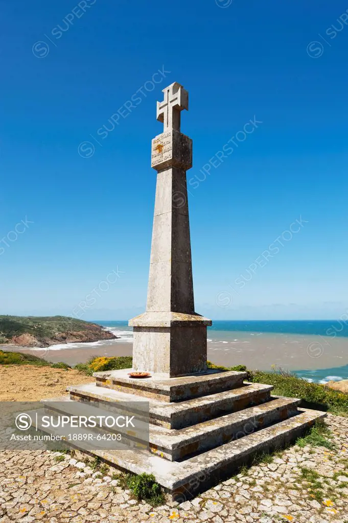independance memorial overlooking bay, sao martinho do porto, estremadura and ribatejo, portugal
