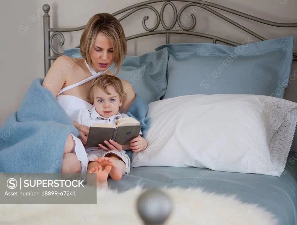 toddler and mother in bed reading, jordan, ontario, canada