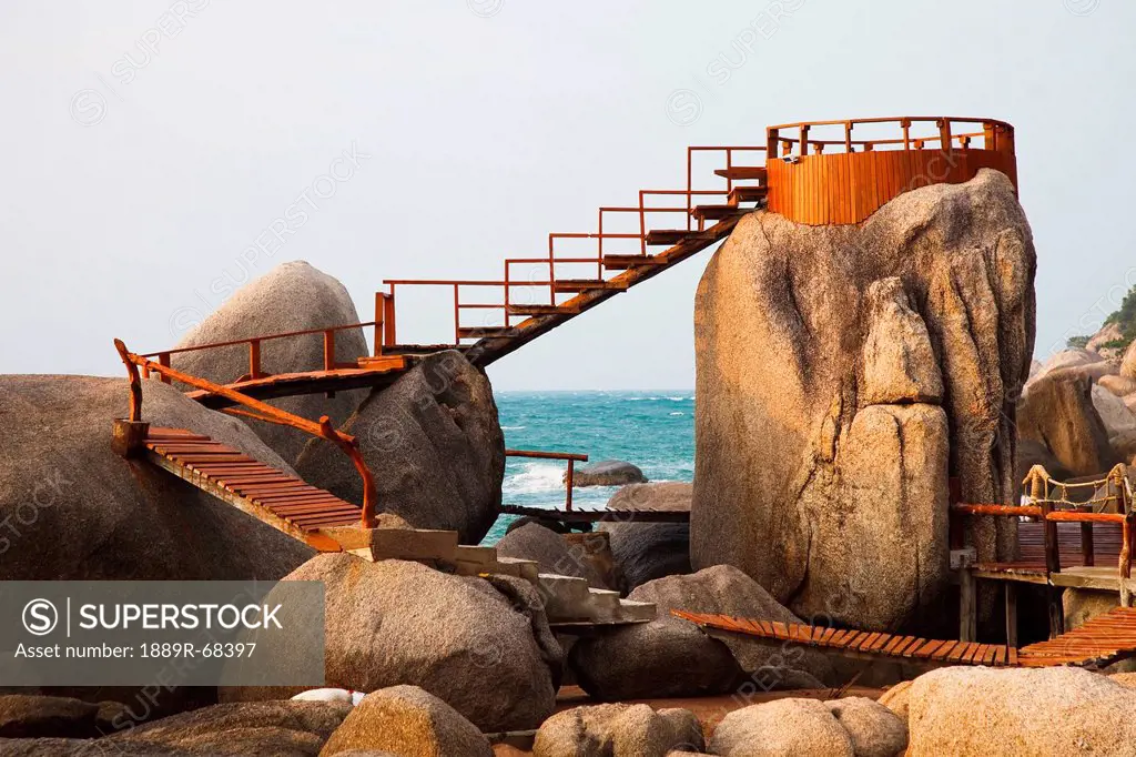 wooden boardwalk and lookout on the rocks along the ocean, koh tao thailand