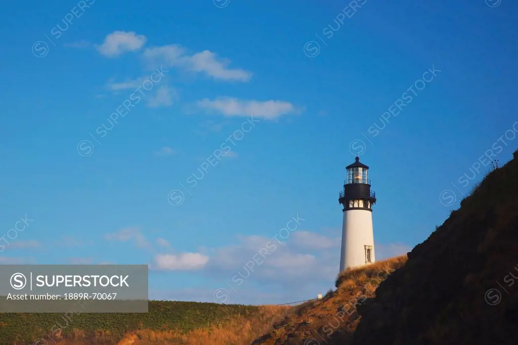 yaquina head lighthouse, newport oregon united states of america