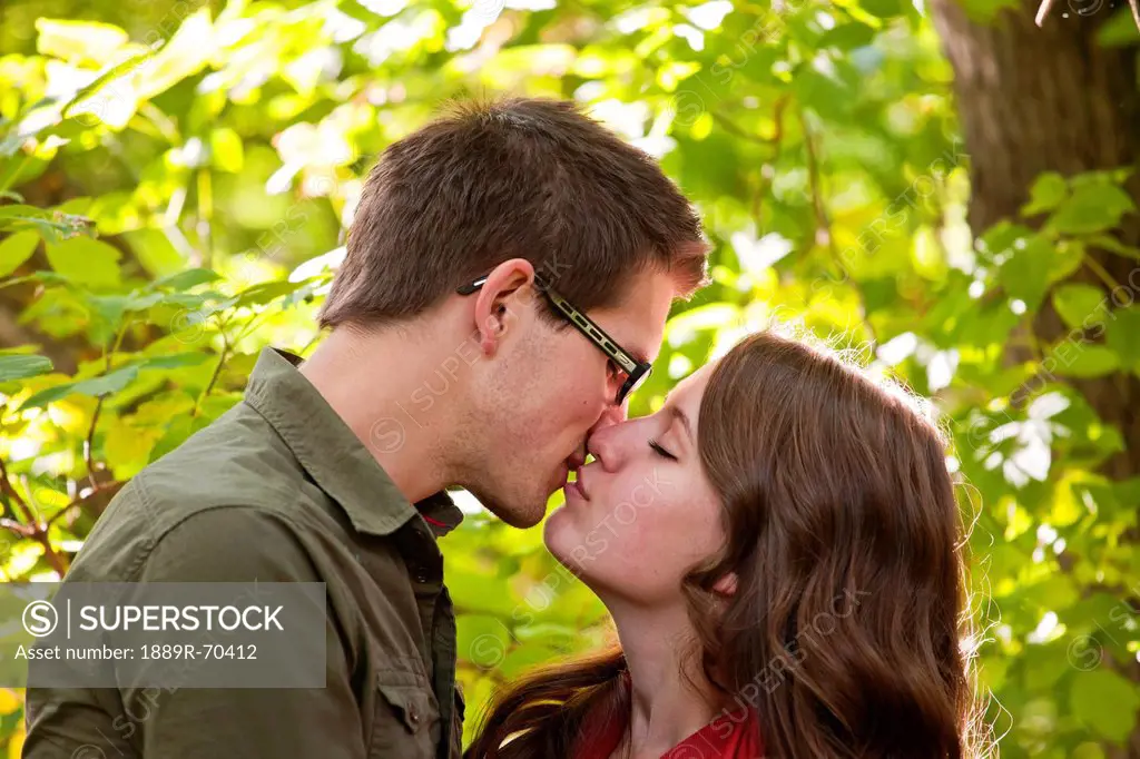 newlywed couple kissing in the park, edmonton alberta canada