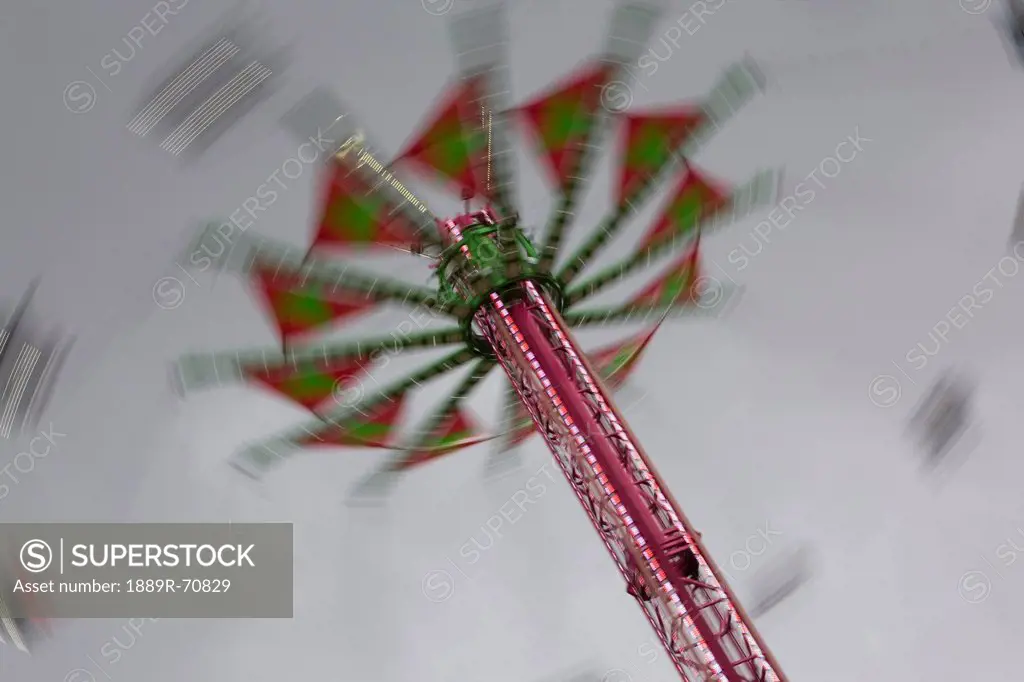 amusement ride in the evening with lights and motion, portland oregon united states of america