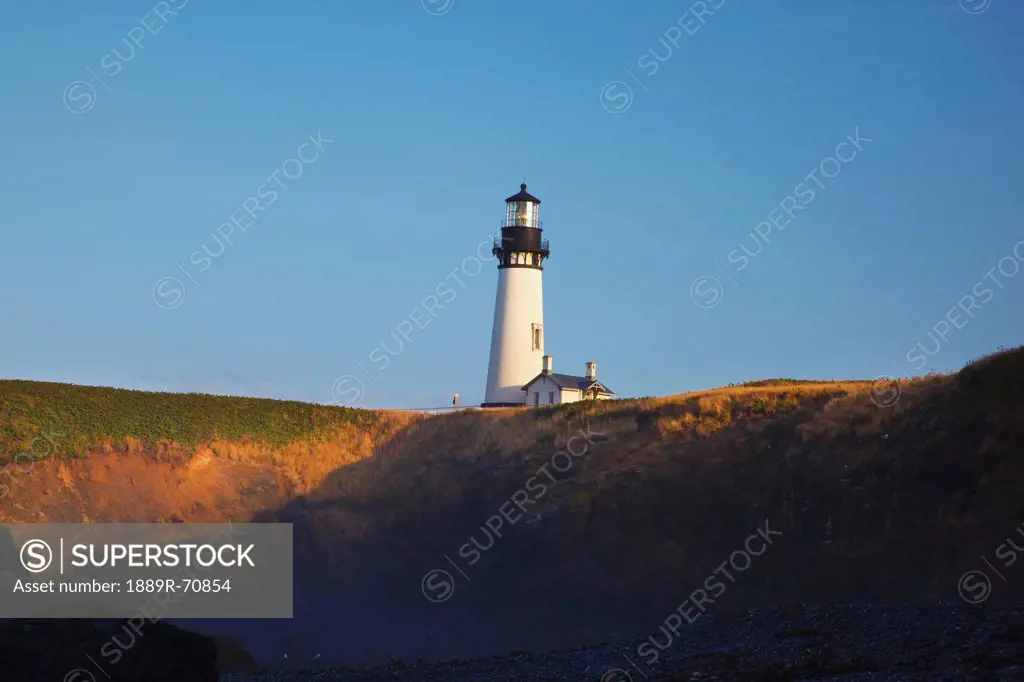yaquina head lighthouse, newport oregon united states of america