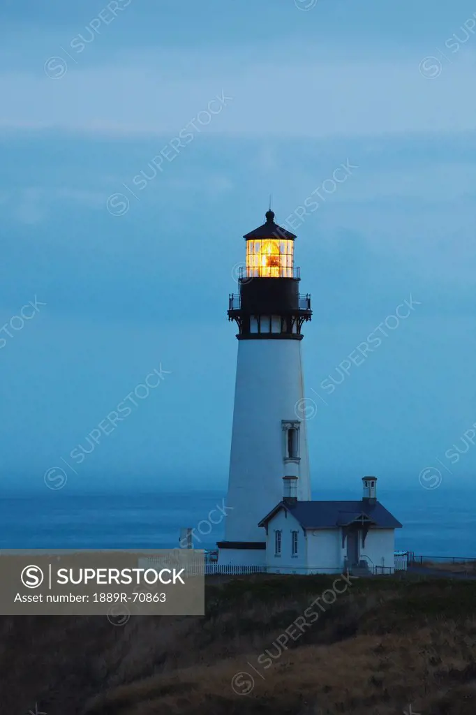 sunrise at yaquina head lighthouse, newport oregon united states of america