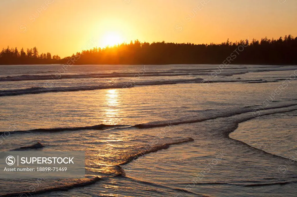 waves at long beach a surfer´s paradise at sunset in pacific rim national park near tofino, british columbia canada
