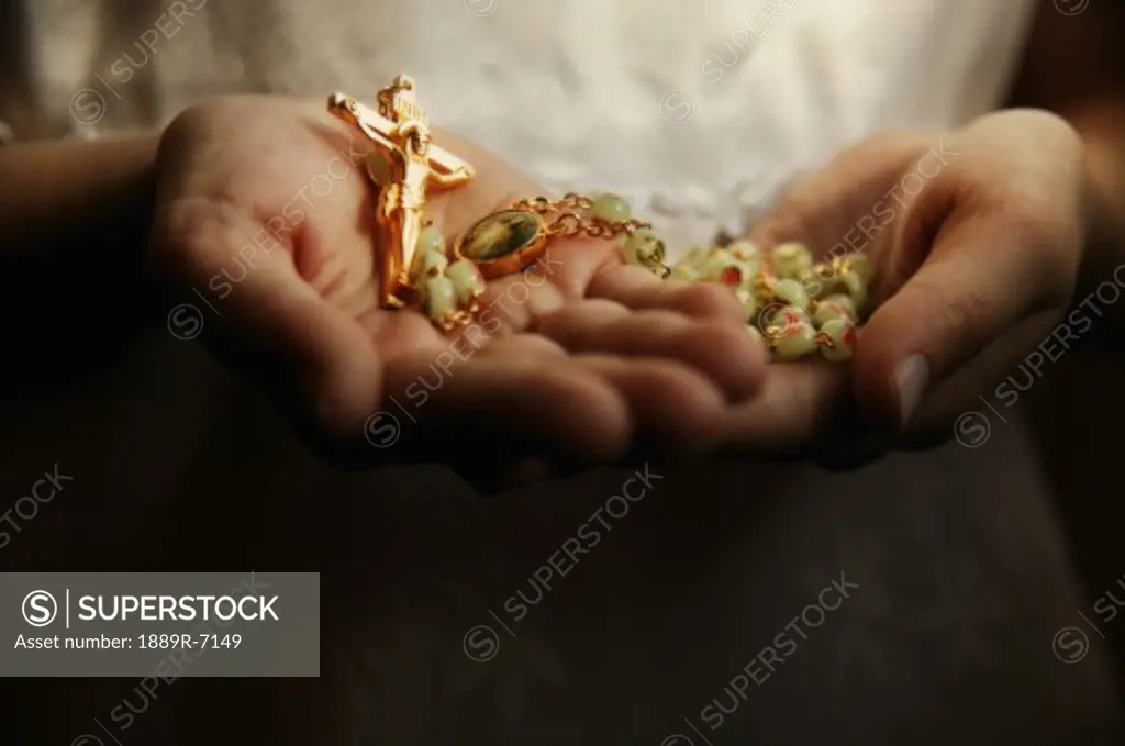 Holding prayer beads