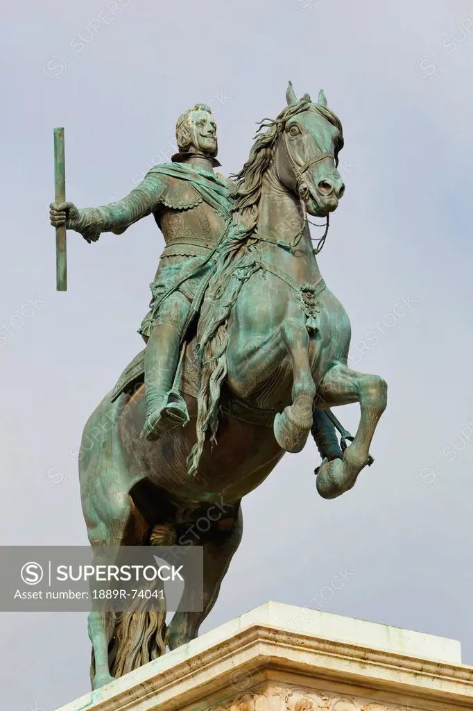Equestrian statue of philip iv by pietro tacca in plaza de oriente, madrid spain