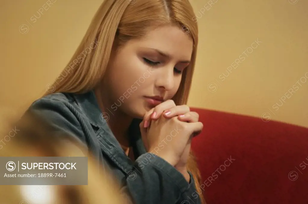 Teenager prays
