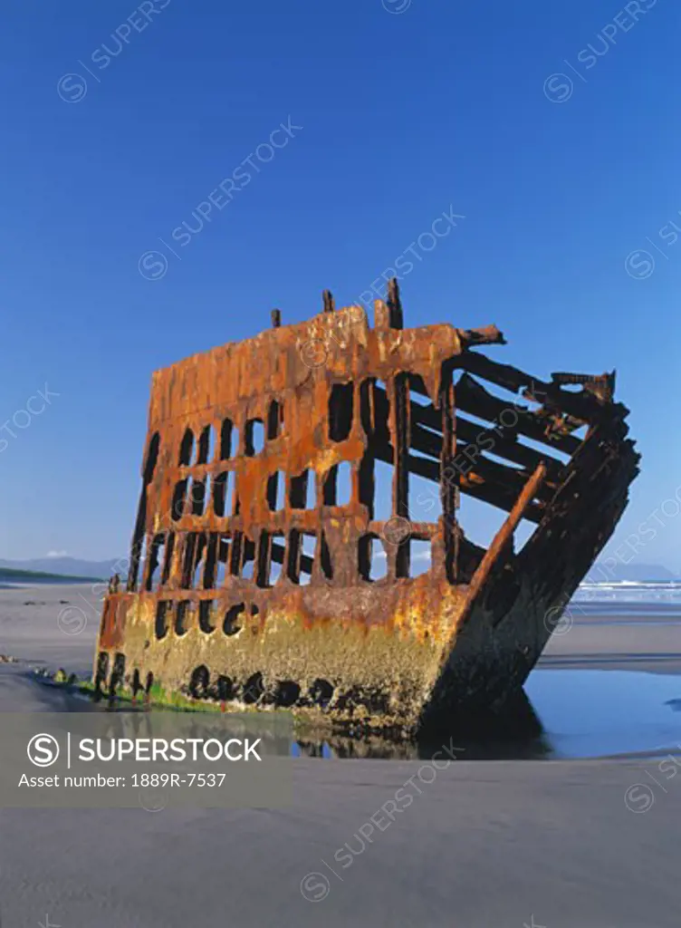 Ship wreck on the shore, The Peter Iredale, Fort Stevens State Park, north Oregon coast, USA
