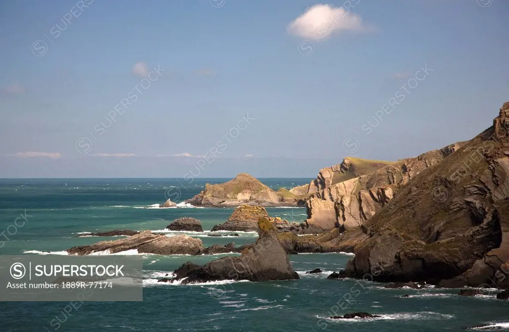 cliffs along the coast of the atlantic ocean at hartland point, devon, england