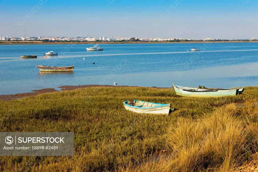 Estuary of the rio tinto in front of palos de la frontera, huelva province, andalusia, spain