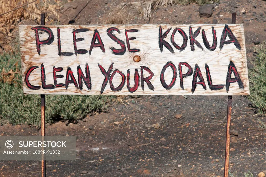 A sign reading please kokua clean your opala;Oahu hawaii united states of america