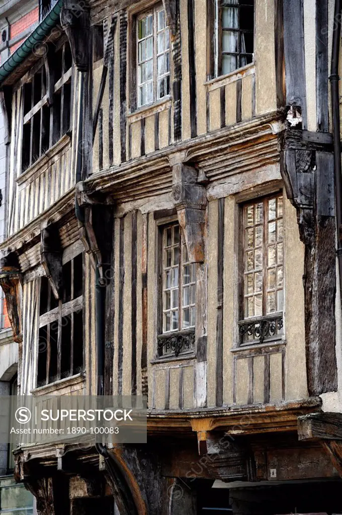 Street of half timbered houses, Dinan, Cotes_d´Armor, Brittany Bretagne, France, Europe
