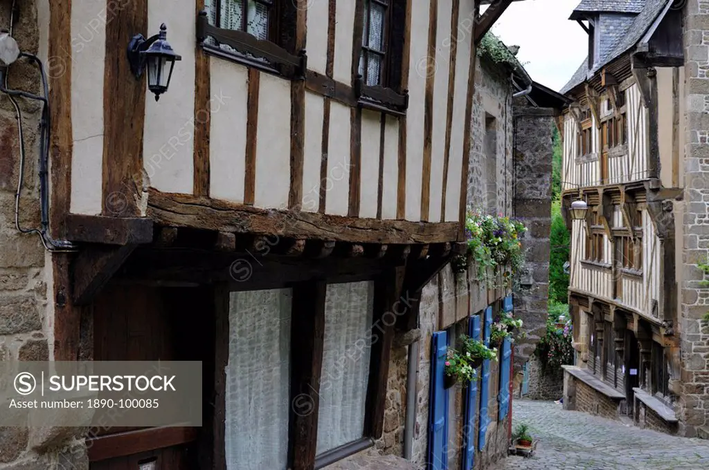 Half timbered houses, Rue du Petit Fort, Dinan, Cotes_d´Armor, Brittany Bretagne, France, Europe