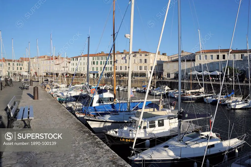 Harbour and quayside, St. Martin_de_Re, Ile de Re, Charente_Maritime, France, Europe