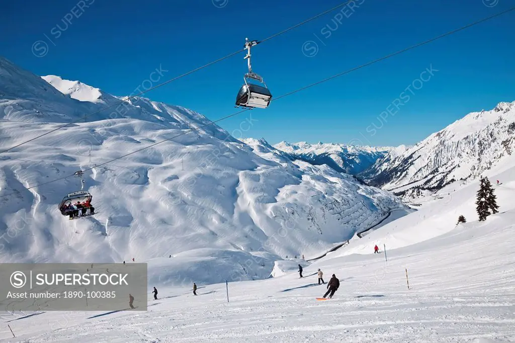Resort pistes and mountain ranges, St. Anton am Arlberg, Tirol, Austrian Alps, Austria, Europe