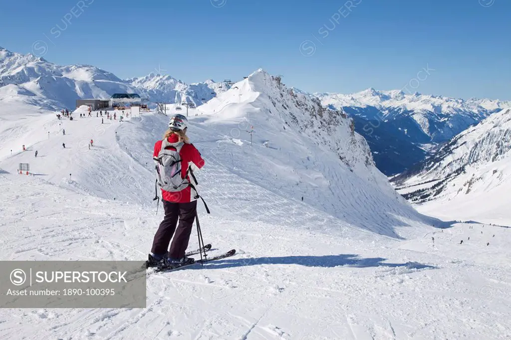 Skier, St. Anton am Arlberg, Tirol, Austrian Alps, Austria, Europe