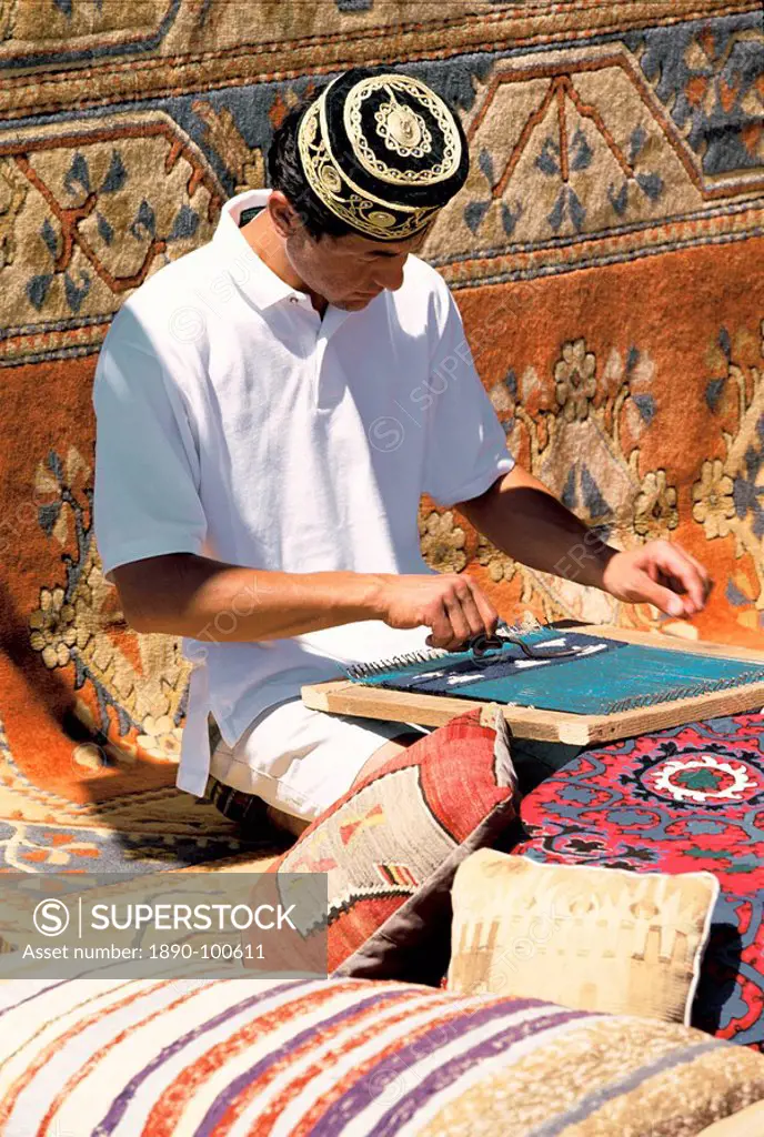Man weaving carpet, Marmaris, Anatolia, Turkey Minor, Eurasia