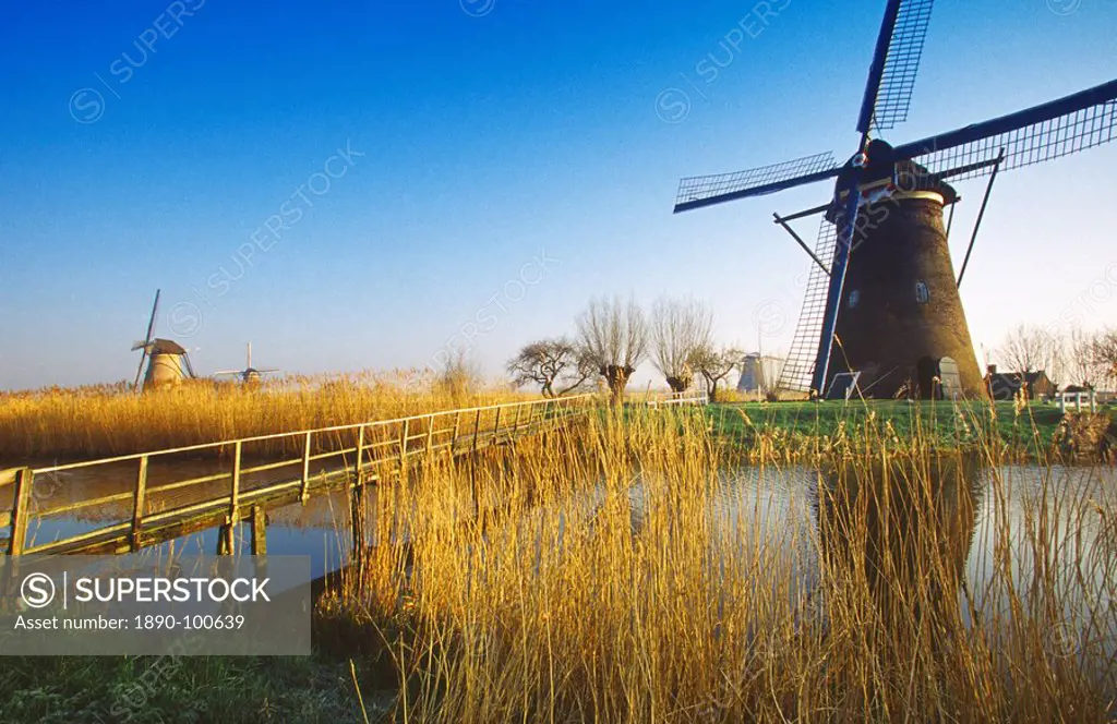 Canal and windmills at Kinderdijk, UNESCO World Heritage Site, Holland, Europe