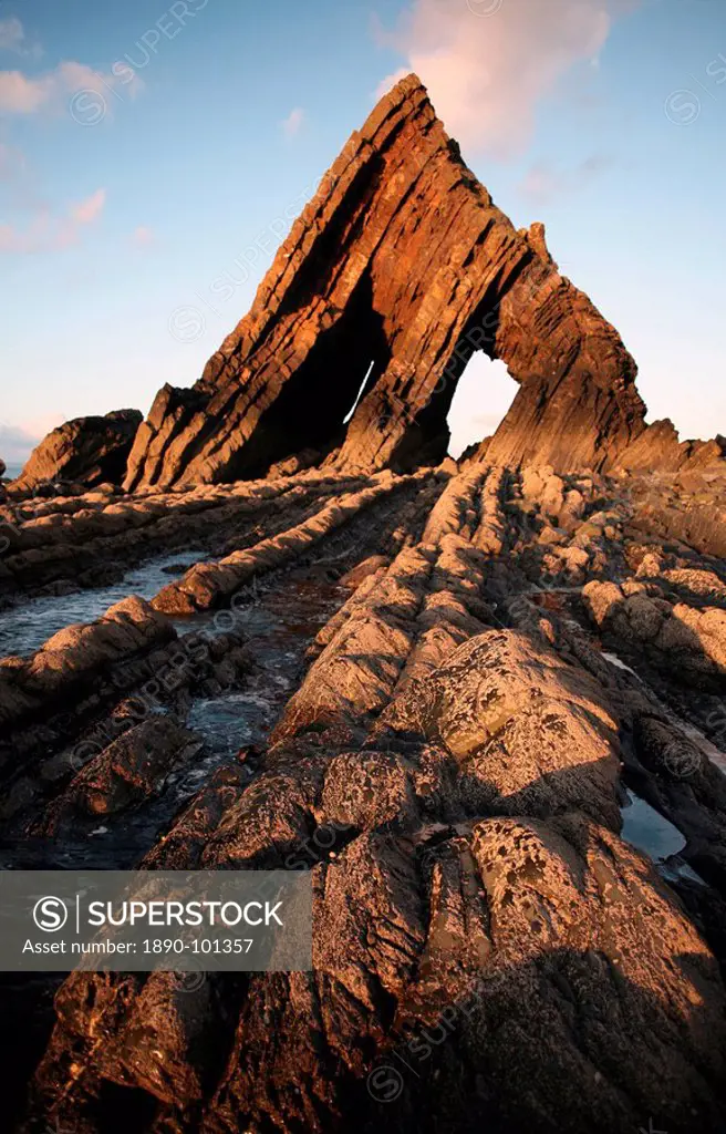 The light of the setting sun illuminates the unusual architecture of Blackchurch Rock, which lies under cliffs between Clovelly and Hartland Point, Cu...