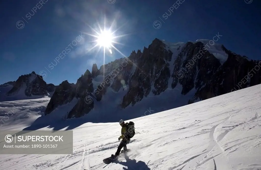 A snowboarder enjoys superb spring snow high on the famous Valley Blanche ski run, one of the world´s most celebrated glacier descents, with Mont Blan...