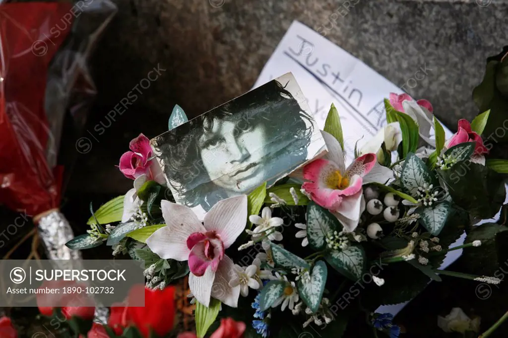 Jim Morrison´s grave at Pere Lachaise cemetery, Paris, France, Europe