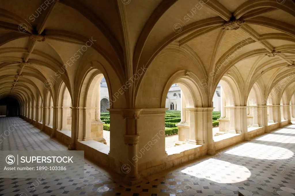 Cloister, Fontevraud Abbey, Fontevraud, Maine_et_Loire, France, Europe
