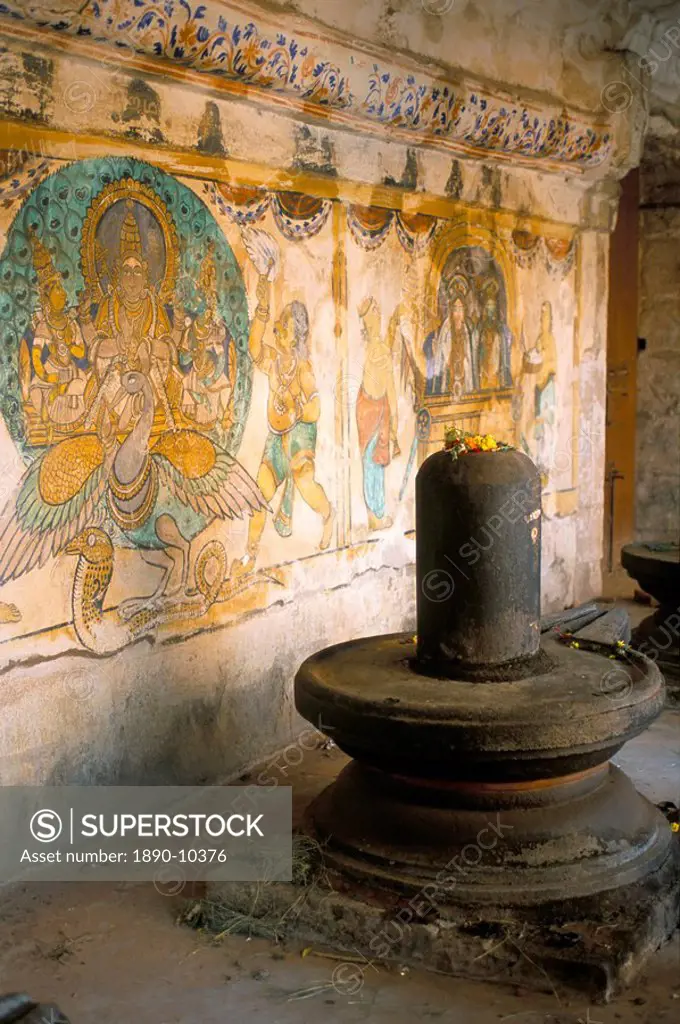 Shiva lingam in 10th century temple of Sri Brihadeswara Brihadisvara, UNESCO World Heritage Site, Thanjavur Tanjore, Tamil Nadu, India, Asia