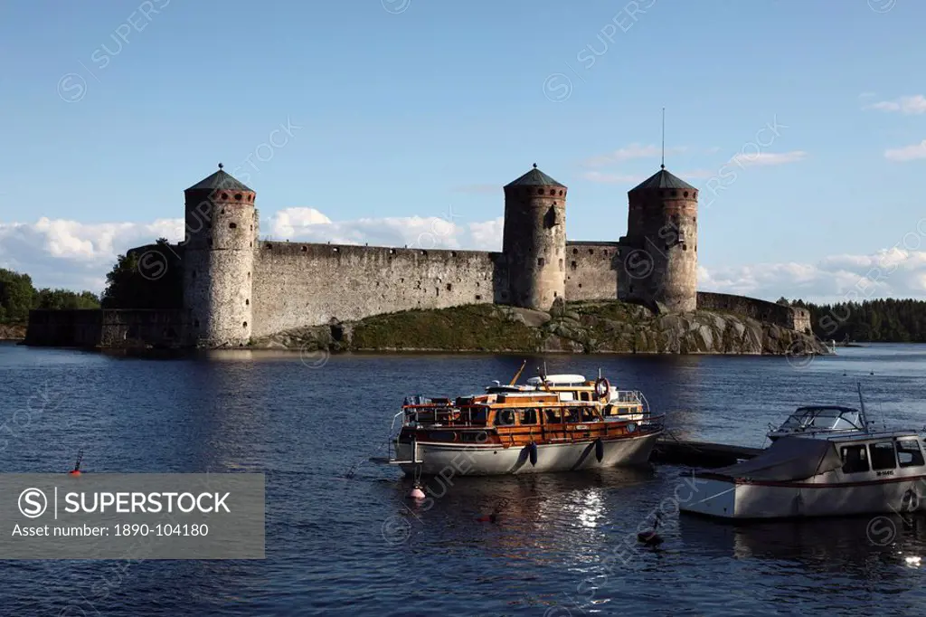 Boat moored in front of Olavinlinna Medieval Castle St. Olaf´s Castle, Savonlinna, Saimaa Lake, Savonia, Finland, Scandinavia, Europe