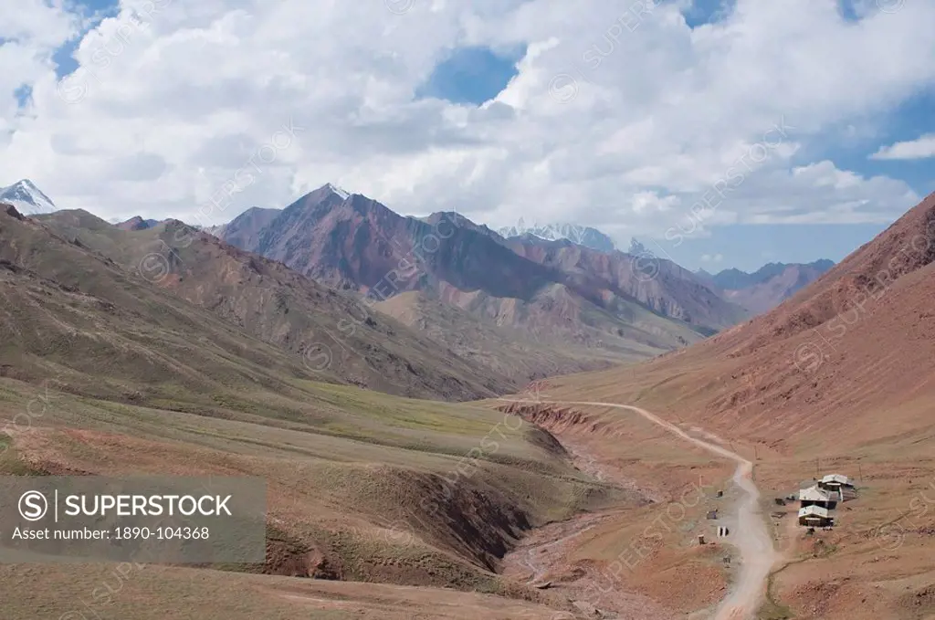 Border road between Tajikistan and Kyrgyzstan in the mountains, near Sary Tash, Kyrgyzstan, Central Asia
