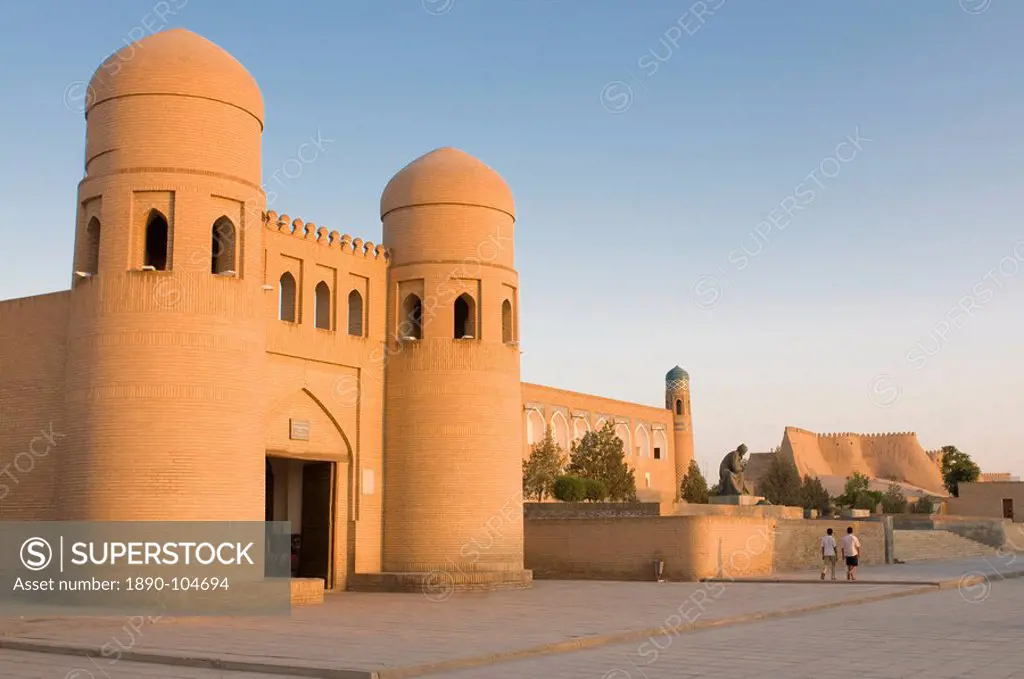 Strong walls of Ichon_Qala Itchan Kala Fortress, UNESCO World Heritage Site, Khiva, Uzbekistan, Central Asia