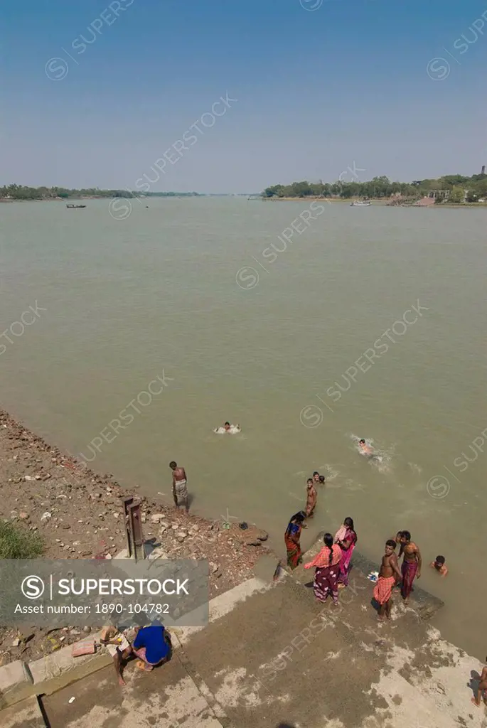 Indian people bathing in the Hooghly river, Kolkata, West Bengal, India, Asia