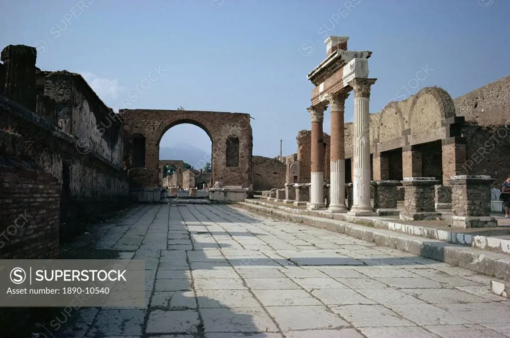 Northeast corner of Forum and Arch of Tiberius, Pompeii, UNESCO World Heritage Site, Campania, Italy, Europe