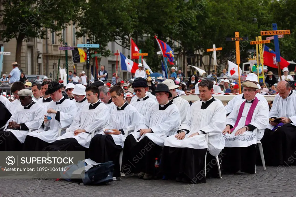 Mass on Place Vauban at the end of a traditional Catholic pilgrimage organised by Saint Pie X Fraternity, Paris, France, Europe