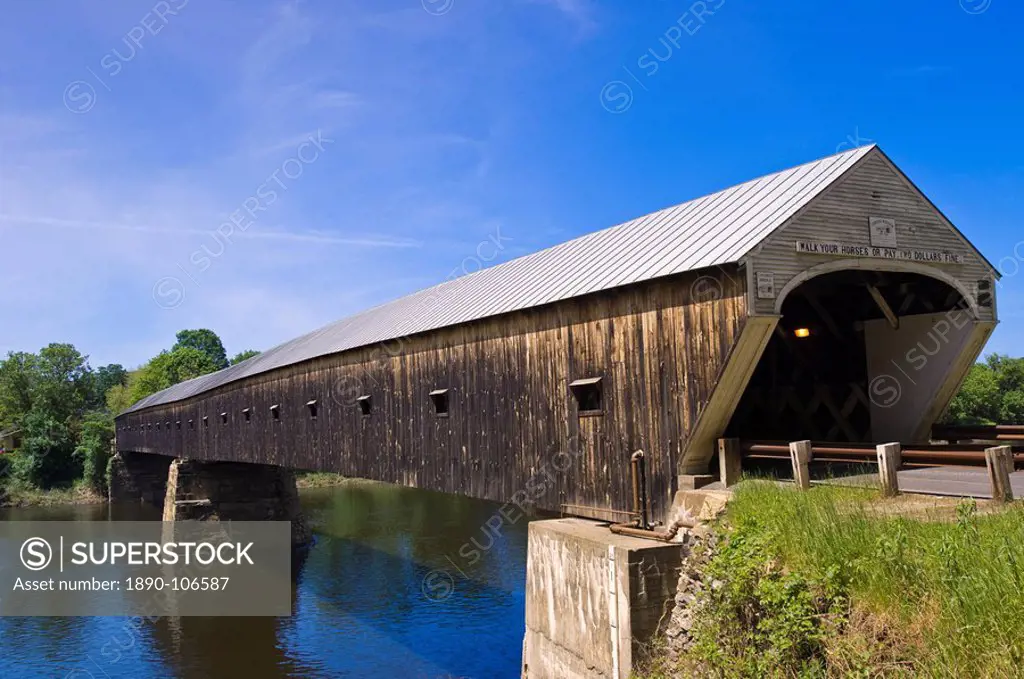 Cornish Windsor covered bridge spans the Connecticut River between Vermont and New Hampshire, Windsor, Vermont, New England, United States of America,...