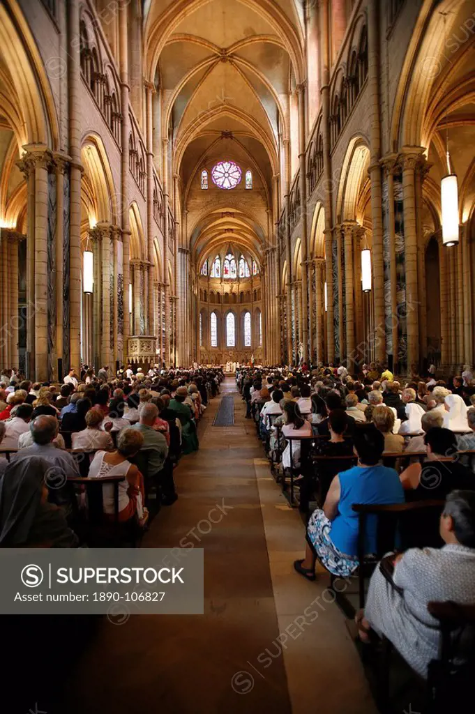 Mass in Saint_Jean cathedral, Lyon, Rhone, France, Europe