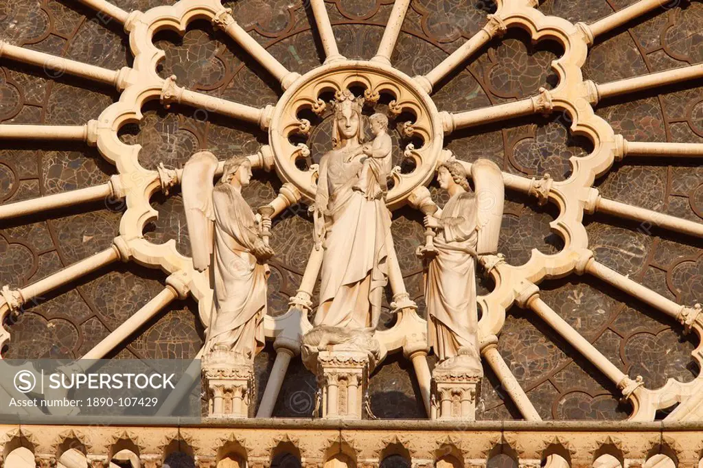 Virgin and Child and angels west front, Notre Dame Cathedral, UNESCO World Heritage Site, Paris, France, Europe