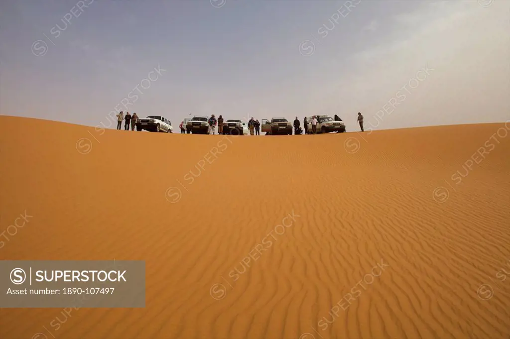 A group of 4x4 vehicles in the dunes of the erg of Murzuk in the Fezzan desert, Libya, North Africa, Africa