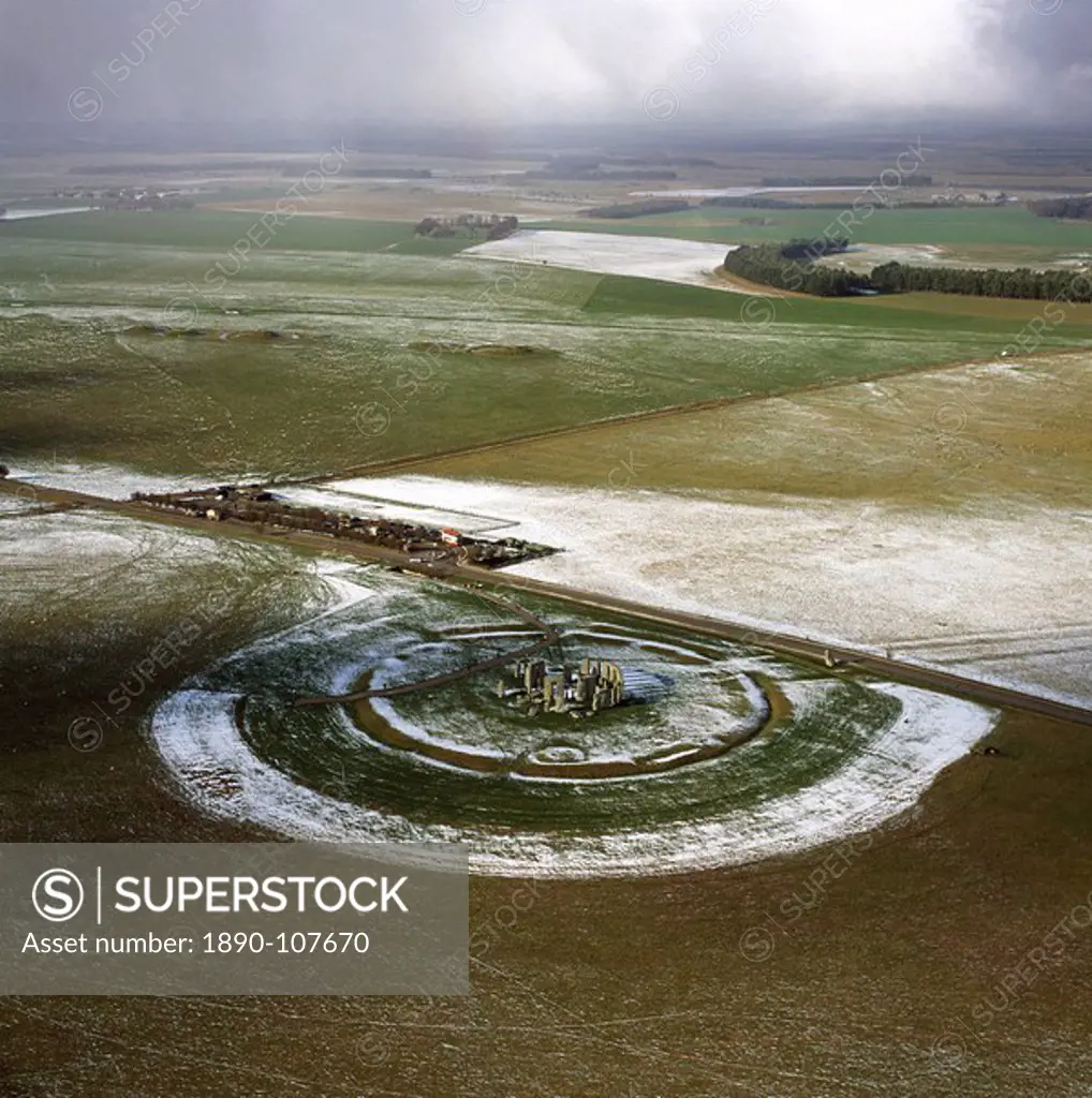 Aerial image of Stonehenge, prehistoric monument and stone circle in snow, UNESCO World Heritage Site, Salisbury Plain, Wiltshire, England, United Kin...