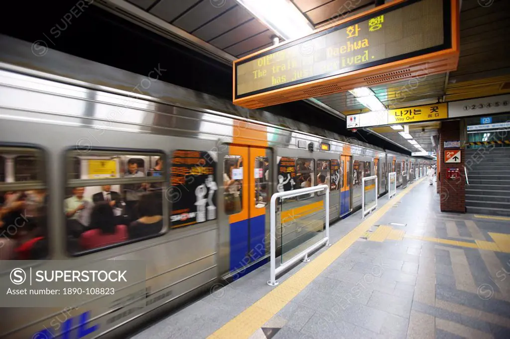 Passengers on Seoul Subway, Seoul, South Korea, Asia